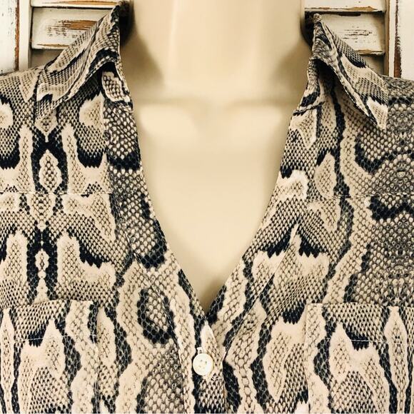 Express Signature Portofino Button Front Blouse Snake Skin Print Tan Blue Cream - Picture 4 of 16